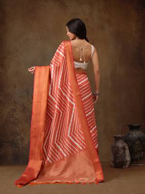 Peach Soft Silk Lahriya Printed Saree With Zari Woven Pallu 4