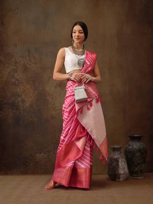 Pink Soft Silk Lahriya Printed Saree With Zari Woven Pallu 2