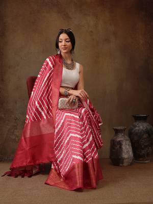 Red Soft Silk Lahriya Printed Saree With Zari Woven Pallu 1