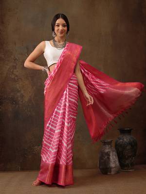 Pink Soft Silk Lahriya Printed Saree With Zari Woven Pallu 3