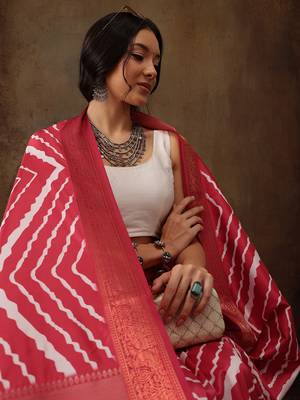 Red Soft Silk Lahriya Printed Saree With Zari Woven Pallu 2