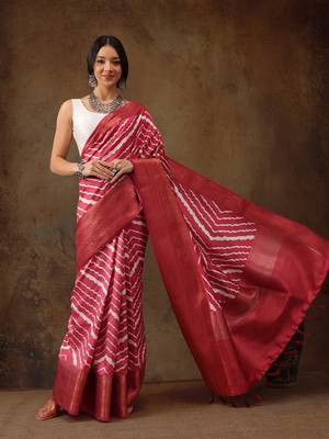 Red Soft Silk Lahriya Printed Saree With Zari Woven Pallu 3