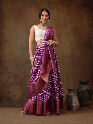 Lavender Soft Silk Lahriya Printed Saree With Zari Woven Pallu 3