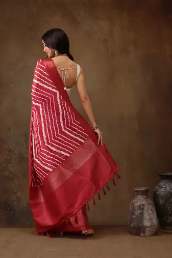 Red Soft Silk Lahriya Printed Saree With Zari Woven Pallu