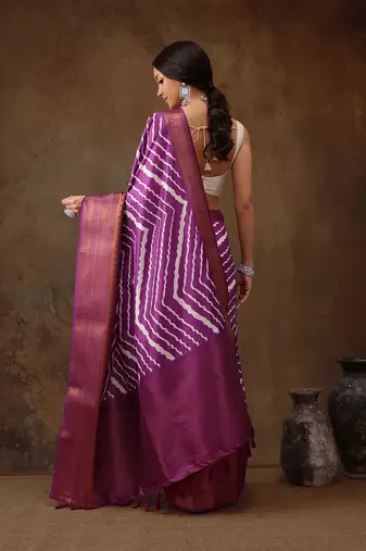 Lavender Soft Silk Lahriya Printed Saree With Zari Woven Pallu