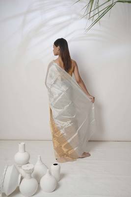 Huts And Looms Tissue Gold Border Plain White Saree 4