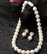 Sasha  choker pearl necklace and matching earrings set withwhite pearls strings and golden artwork