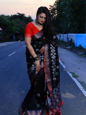 Black Sambhalpuri Satin Silk Saree With Passapalli Resham Embroidry Work Saree 4
