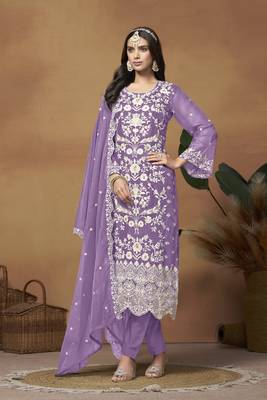Beautiful lavender colour pakistani style suit on organza fabric for trendy party looks 1