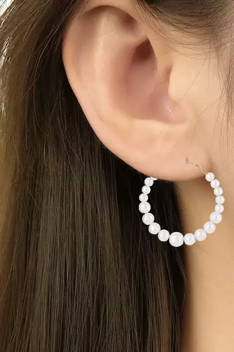 latest fashion stylish gold plated lightweight round pearl hoop earrings for women/girls 