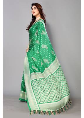 Green Printed Moss Chiffon Saree With Blouse Piece 2
