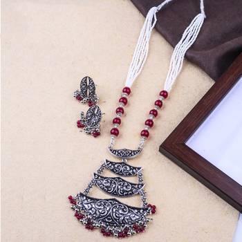 Red necklace 1