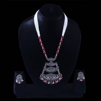 Red necklace 3