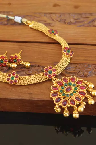 Designer gold plated kempu necklace set