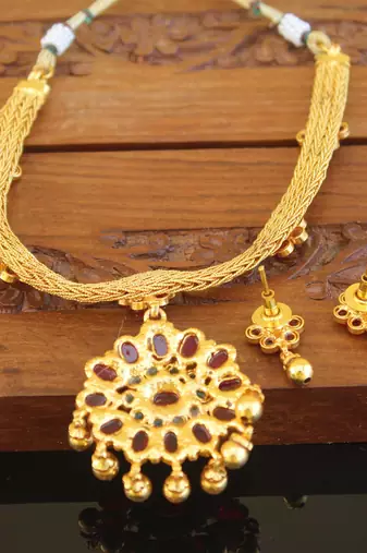 Designer gold plated kempu necklace set
