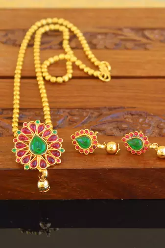 Designer gold plated kempu necklace set