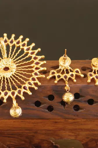 Designer gold plated kempu pendant set
