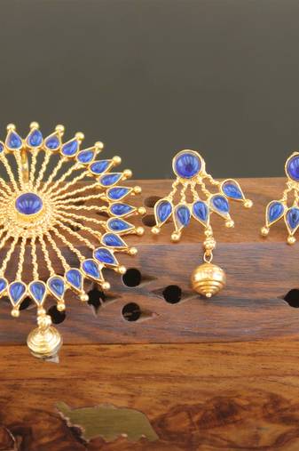 Designer gold plated kempu pendant set