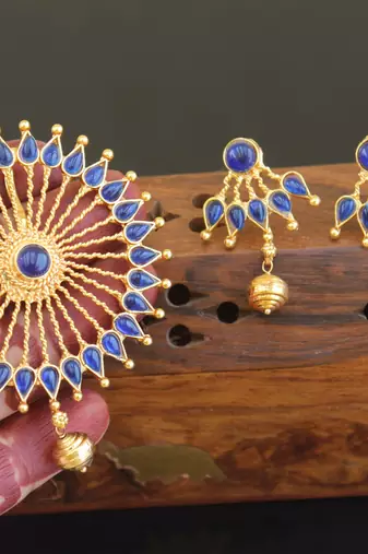 Designer gold plated kempu pendant set