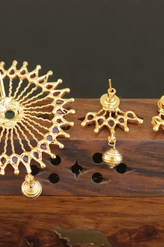 Designer gold plated kempu pendant set