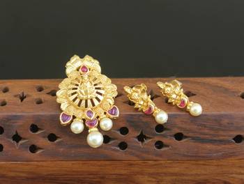 Designer gold plated temple pendant set 1
