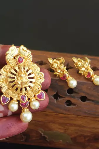 Designer gold plated temple pendant set