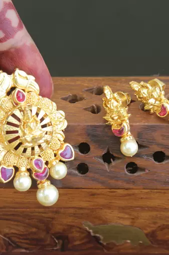 Designer gold plated temple pendant set
