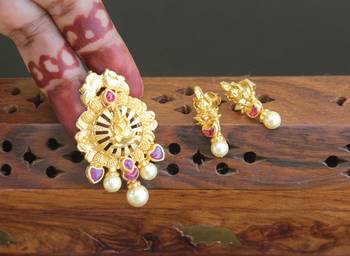 Designer gold plated temple pendant set 4