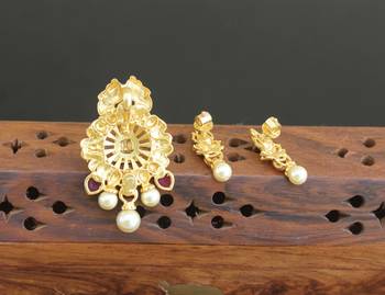 Designer gold plated temple pendant set 5