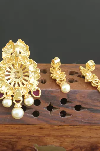 Designer gold plated temple pendant set