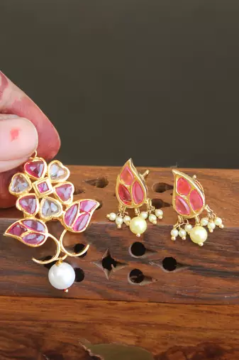Designer gold plated real kempu pendant set