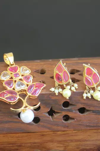 Designer gold plated real kempu pendant set
