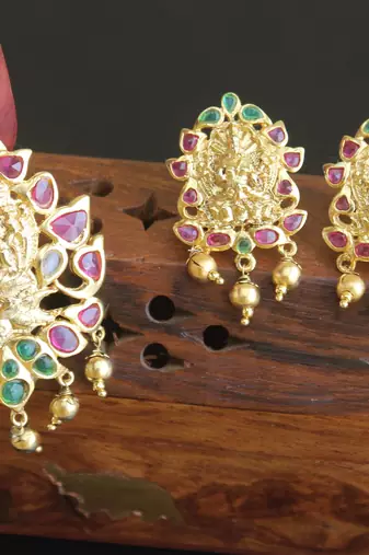 Designer gold plated real kempu temple pendant set