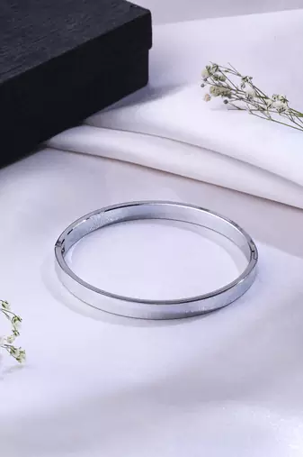 Men's set of 2 gold & silver metal brass-plated interlock kada bracelet