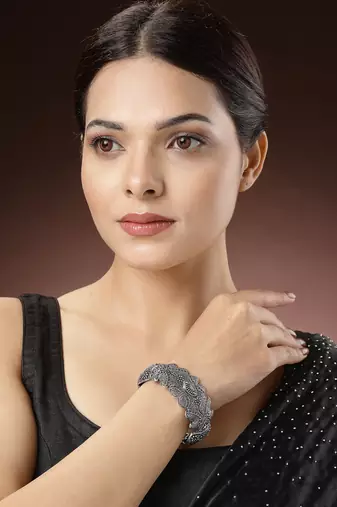 Women silver-toned german silver oxidised kada bangle