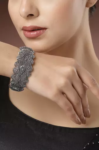 Women silver-toned german silver oxidised kada bangle