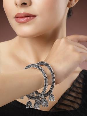 Women set of 2 silver-toned german silver oxidised bangle 1