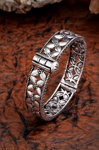 Women silver-toned german silver oxidised kada bangle
