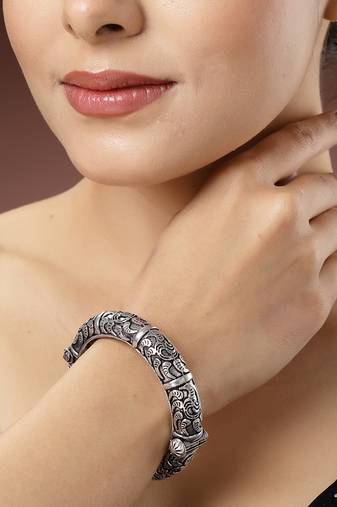 Women silver-toned german silver oxidised kada bangle