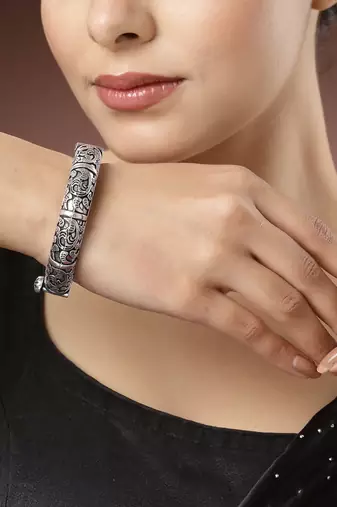 Women silver-toned german silver oxidised kada bangle