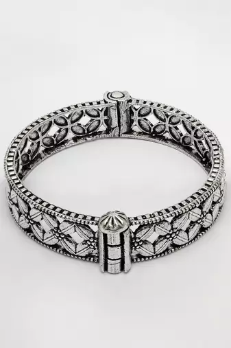 Women silver-toned german silver oxidised kada bangle