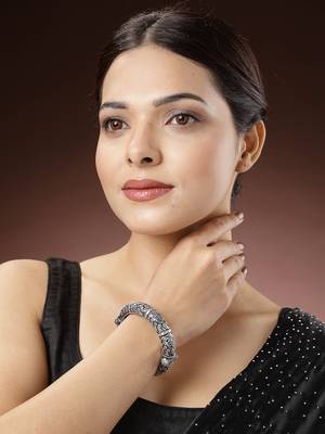 Women silver-toned german silver oxidised kada bangle 3