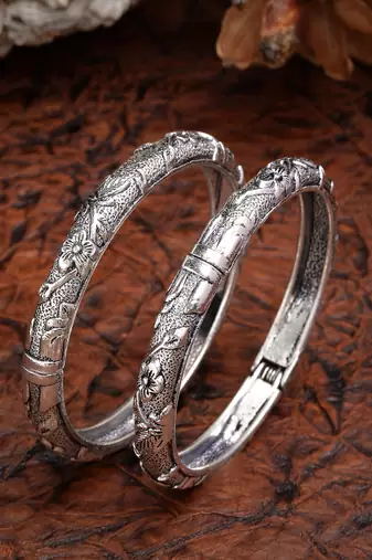 Women set of 2 silver-toned german silver floral oxidised kada bangle