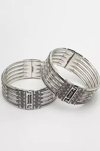 Women silver-toned german silver oxidised kada bangle