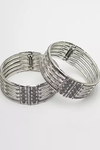 Women silver-toned german silver oxidised kada bangle