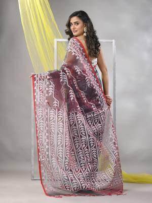 Brown muslin duel-tone saree with jamdani designs 3