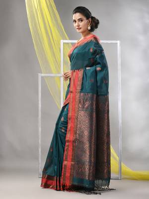 Emerald green silk matka soft saree with paisley motifs 2
