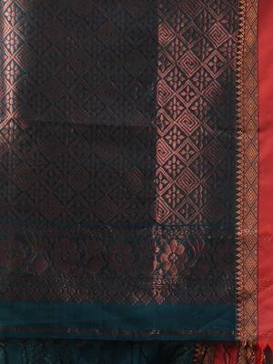 Emerald green silk matka soft saree with paisley motifs 4