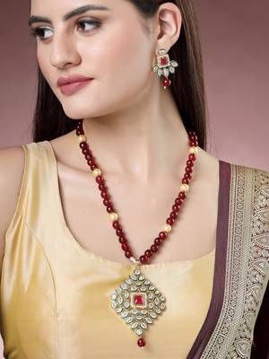 Women red kundan-studded & beaded handcrafted jewellery set 1