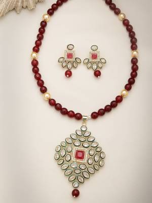 Women red kundan-studded & beaded handcrafted jewellery set 2